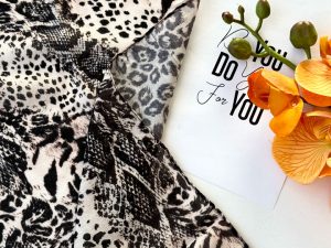 شال سیا اسکارف 4 فصل پلنگی کد17 پوست ماری