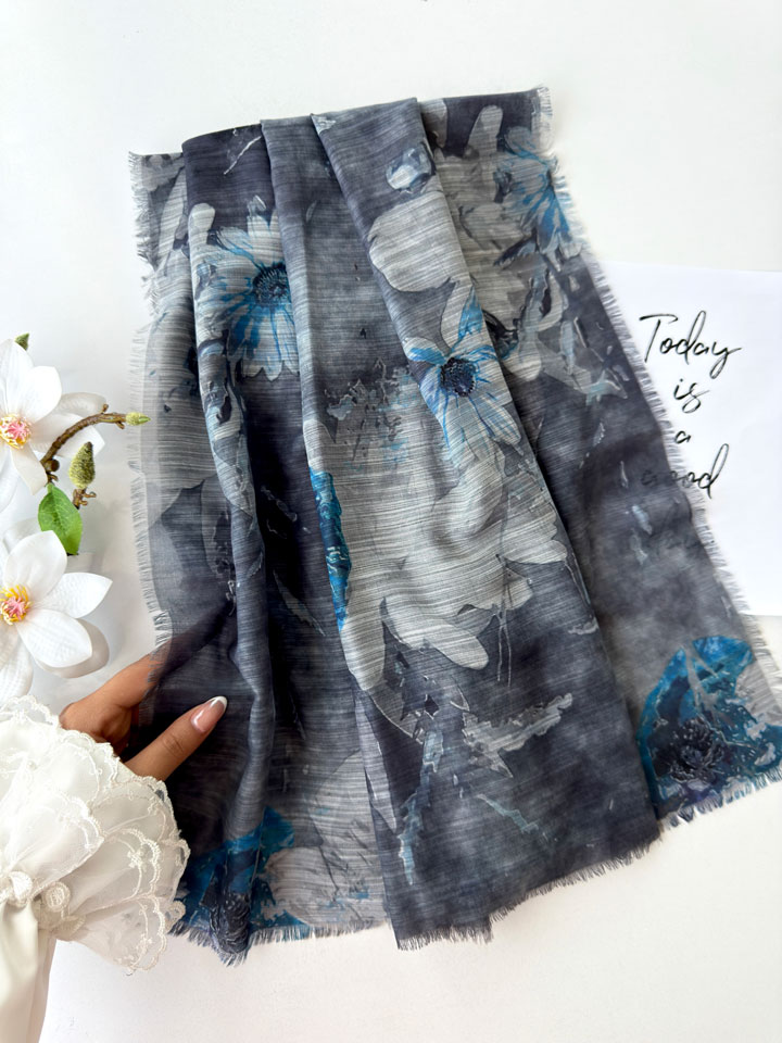 شال سوپر نخ لینن طرح گل آبرنگی دور ریشه سوزنی بلونا کد 20