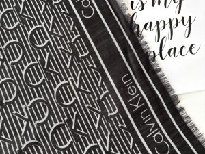 شال سوپر نخ لینن کلوین کلاین دور ریشه سوزنی مشکی سفید کد 24