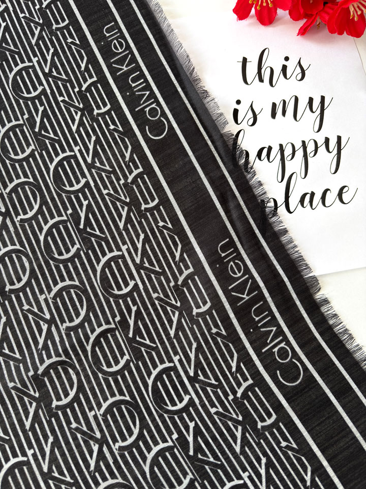 شال سوپر نخ لینن کلوین کلاین دور ریشه سوزنی مشکی سفید کد 24