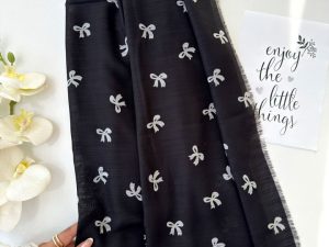 شال سوپر نخ لینن بلونا دور ریشه سوزنی مشکی سفید کد 22 طرح پاپیونی