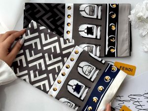 خرید غیر حضوری روسری ابریشم تویل(کجراه) لویی ویتون دور دوخت کد 2