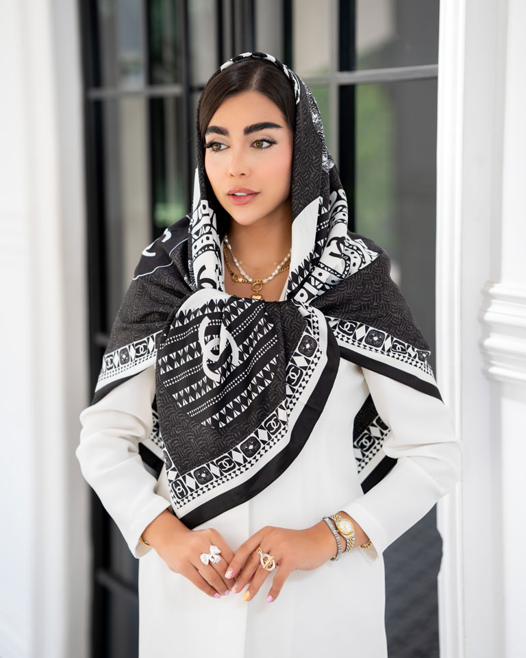 روسری ابریشم تویل(کجراه) شنل دور دوخت سفید مشکی کد 4