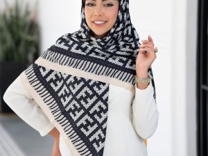 روسری ابریشم تویل(کجراه) فندی دور دوخت مشکی کرم کد 11