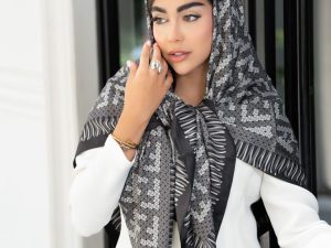 روسری ابریشم تویل(کجراه) فندی دور دوخت مشکی دودی کد 10